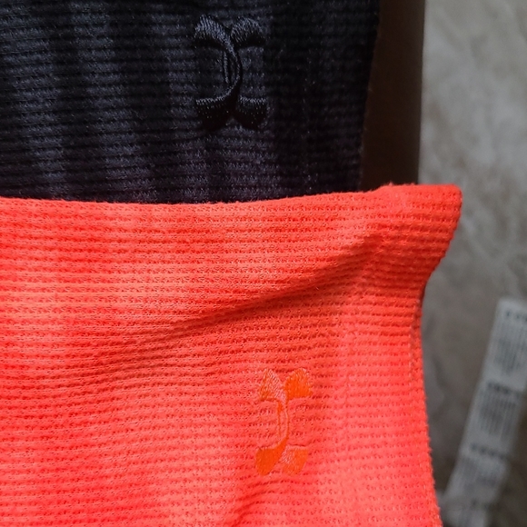 Underarmour long sleeve tops - Picture 2 of 3